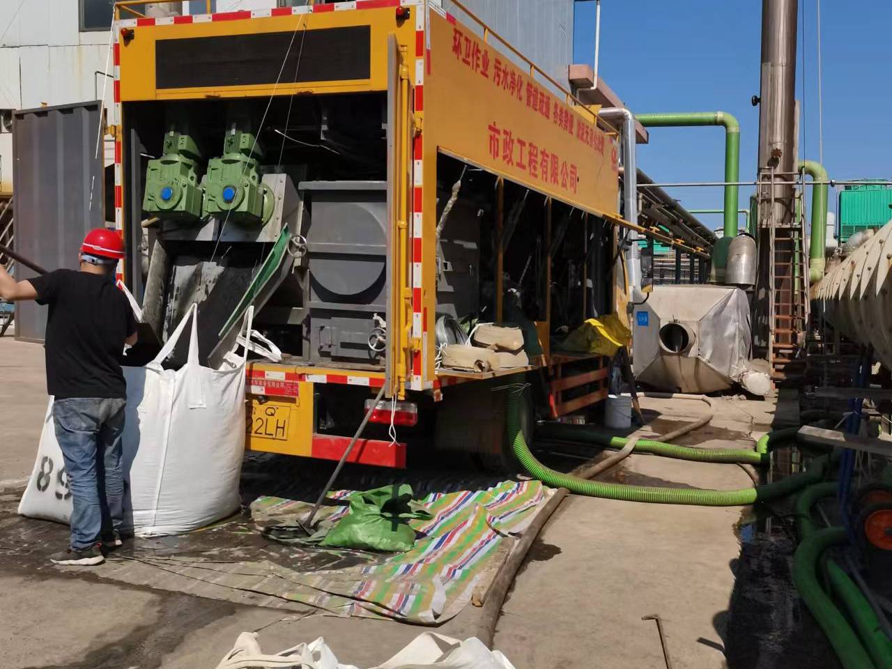 泸西淤泥压干处理